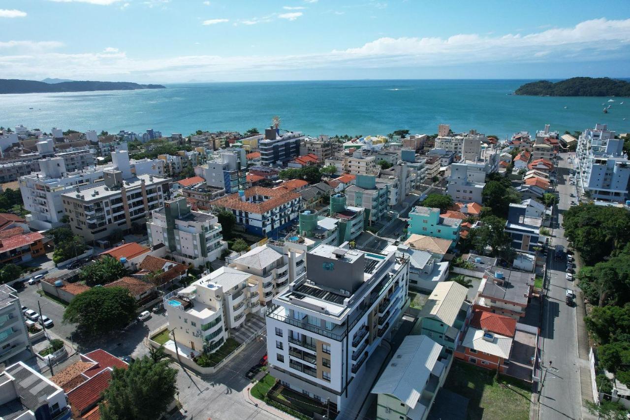 Adra 106 - Apartamento No Centro De Bombinhas - Rooftop Com Piscina E Academia - A Poucos Metros Da Praia - Exterior foto